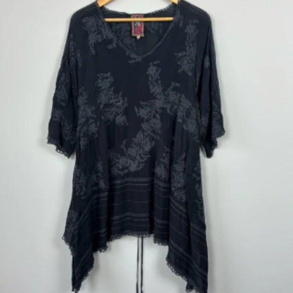 Johnny Was Leaf Garden Embroidered Toe Back Shark Bite Tunic. Size Small.
